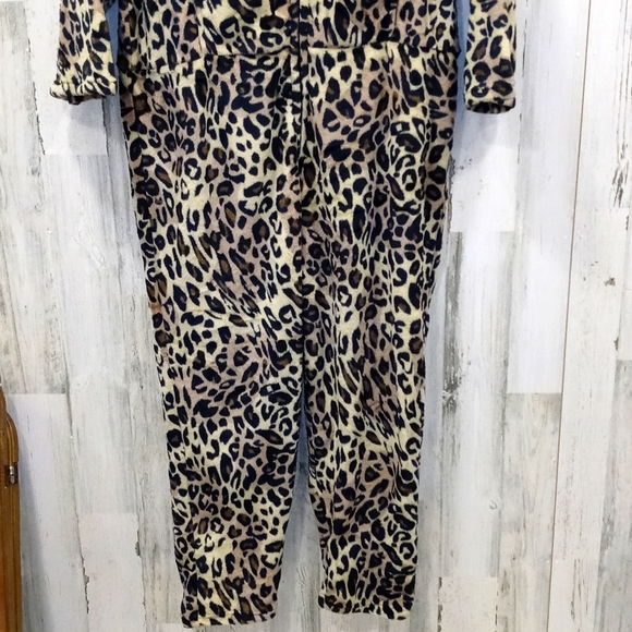 1230 Soft & Cozy Leopard Plush Hooded Onesie - Picture 2 of 8